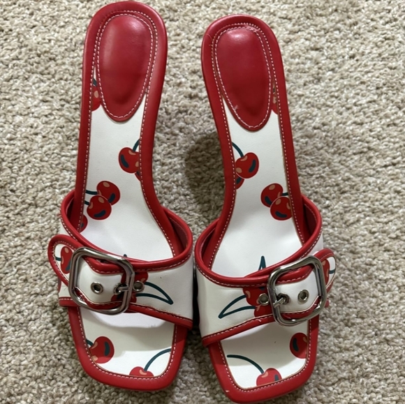 NWT Cherry Kitten Heel Sandals. Womens Size 9. Heel height is 2.3 inches. - Picture 2 of 5